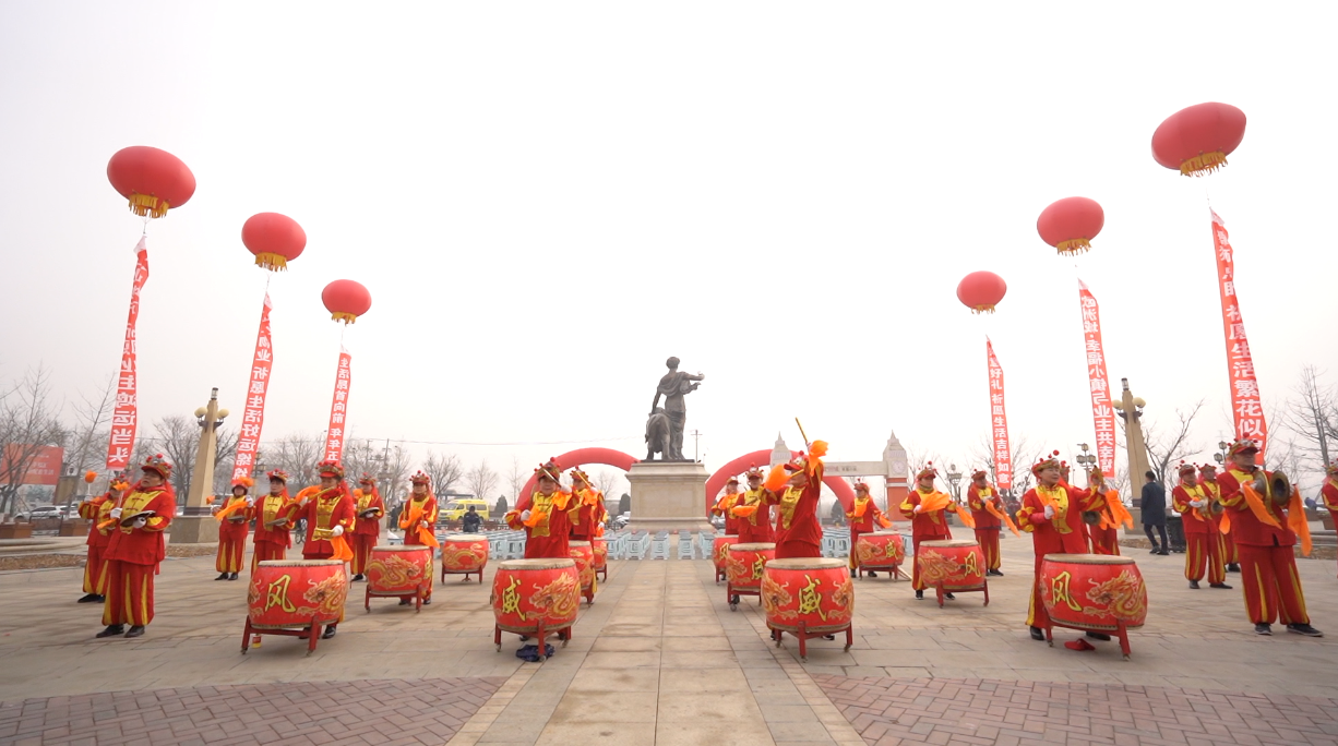 龍?zhí)ь^賞舞獅，二月二齊聚歐洲城·幸福小鎮(zhèn)(圖1)